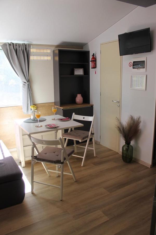Mobile Home Cicibela Biograd Na Moru Buitenkant foto